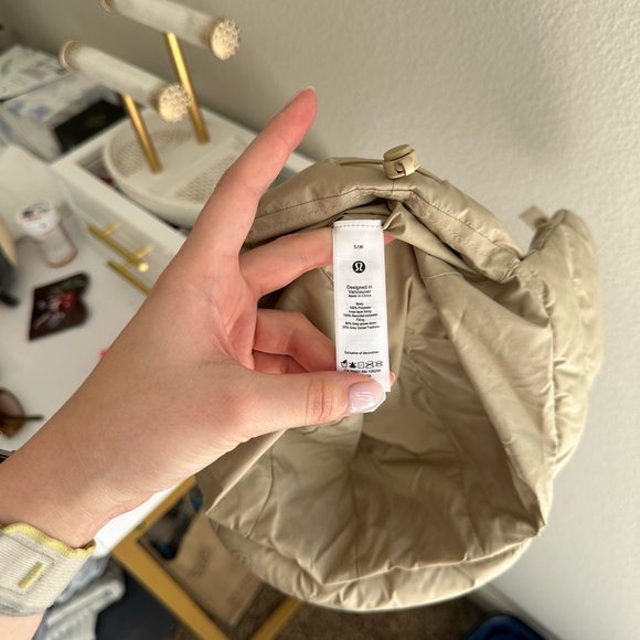 LULULEMON HAT - Picture 2 of 3